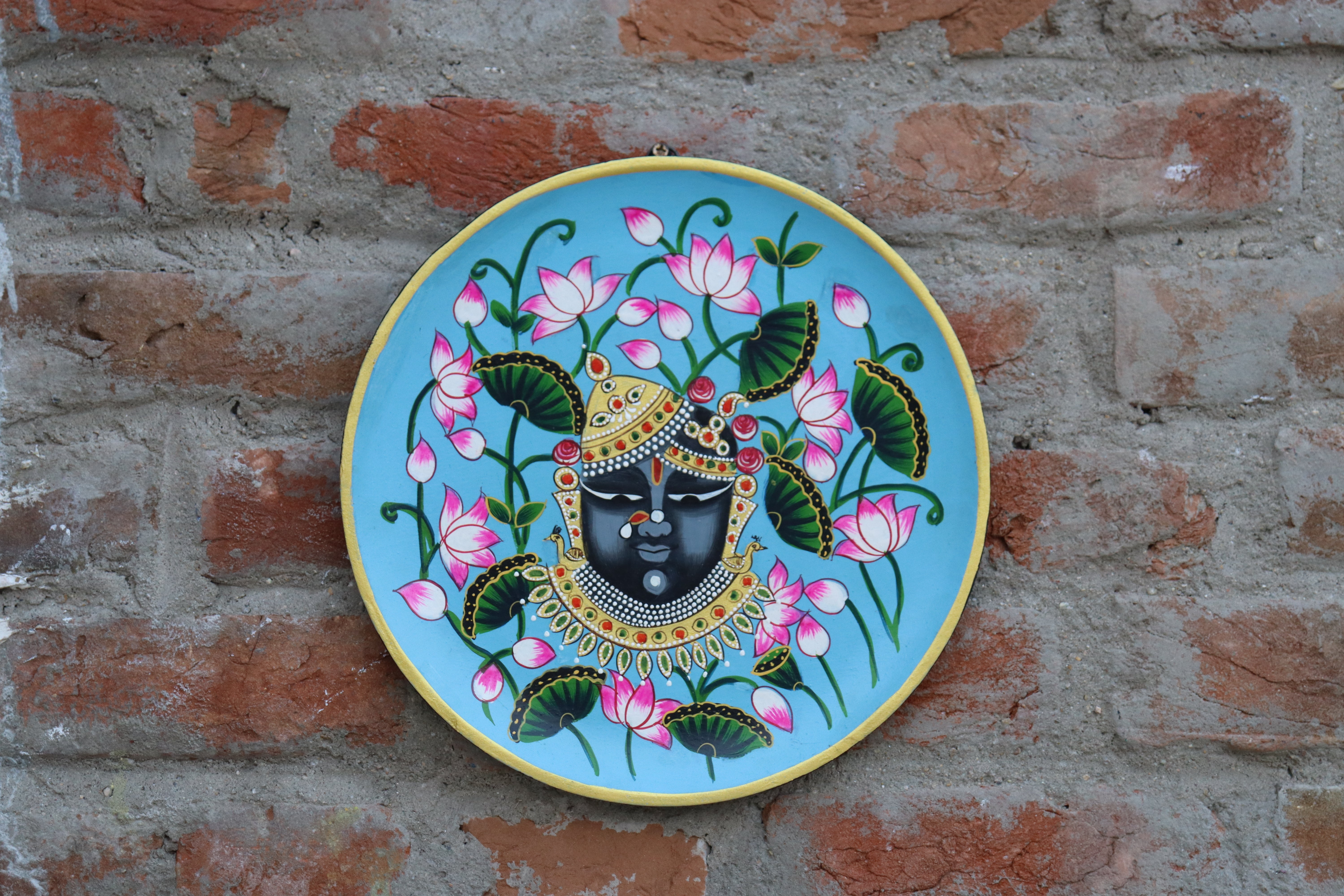 KB ART Wooden Pichwai Wall Plates Shrinath Ji - Side Angle Showing Finish and Craftsmanship - Handcrafted Wooden Decor Jodhpur